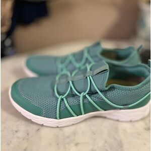 EUC Vionic Aqua BriskJada Slip On Leisure Shoe Sz 8.5